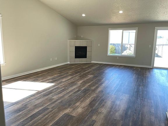 2nd image of 4041 Woodward Dr NE