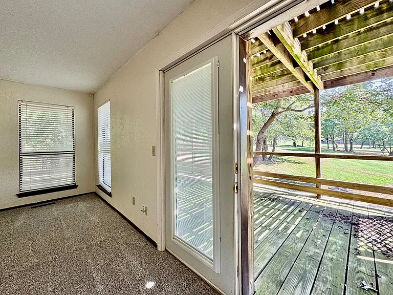 428 Sundance Ln — Photo 12