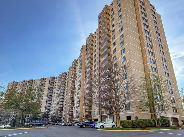 307 Yoakum Pkwy APT 407, Alexandria, VA 22304