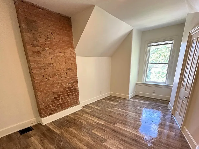 932 Summit Ave #7 — Photo 13