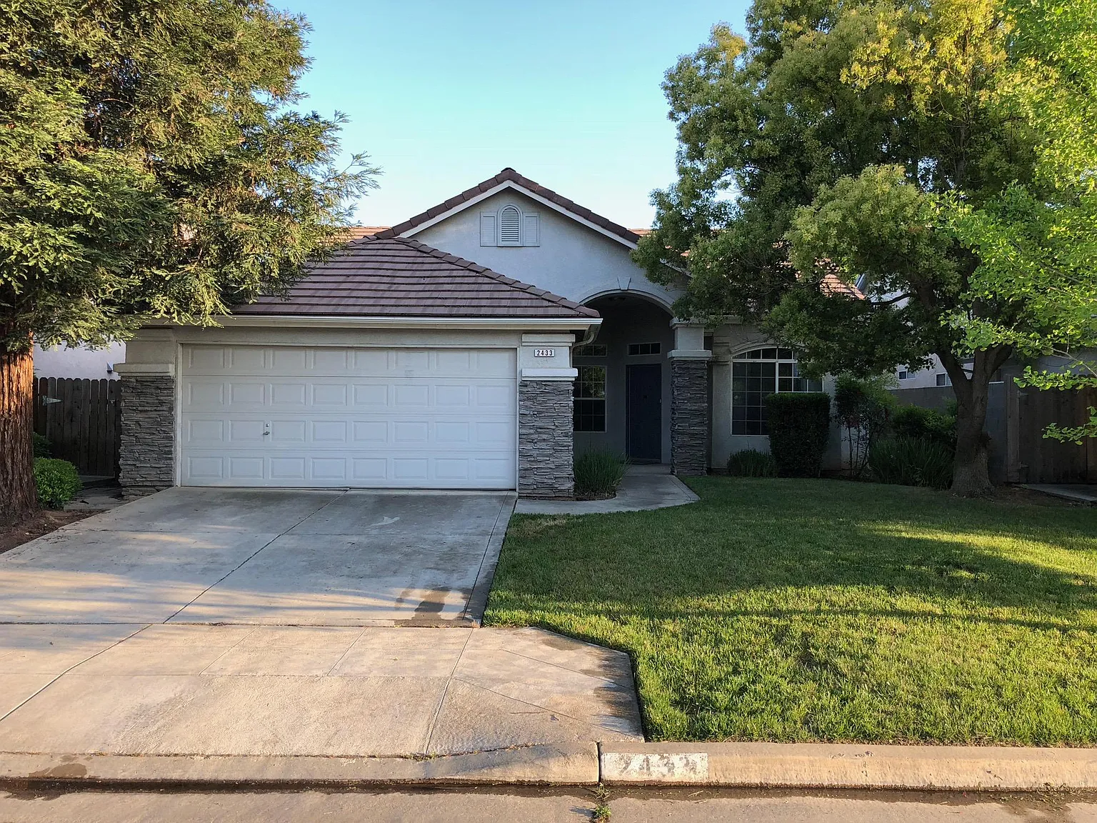 2433 E Rush Ave photo 1