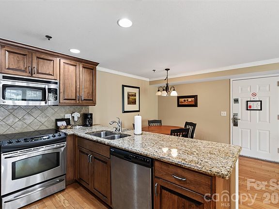 5th image of 413 Bowling Park Rd