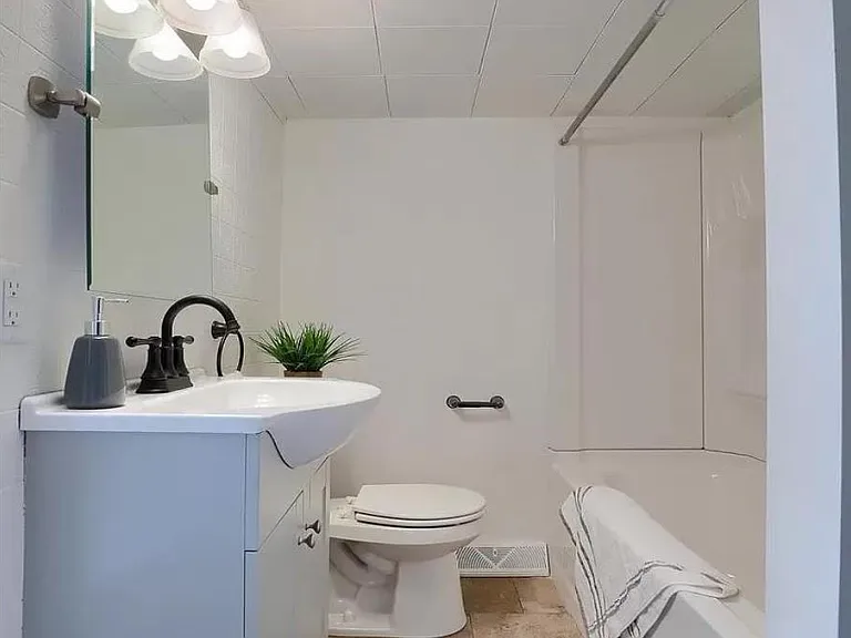 110 W Orange St — Photo 15