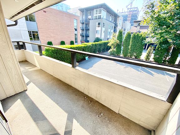 4th image of 1079 108th Ave NE APT 2