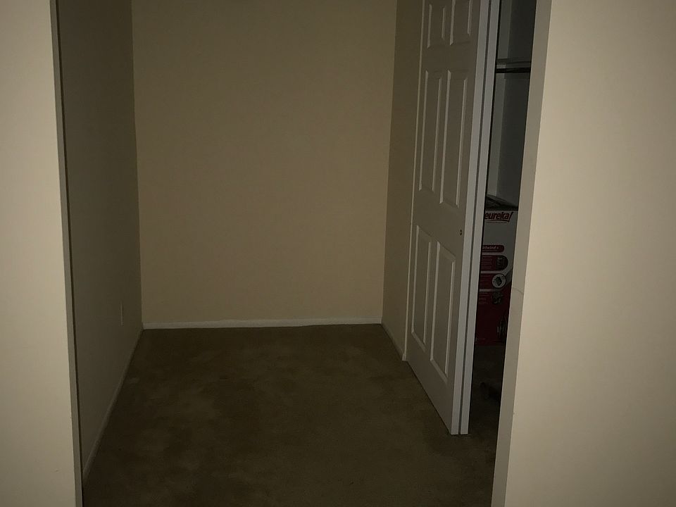 1st image of 534 Governor Cir