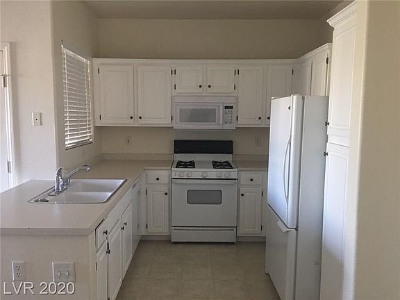 2nd image of 855 N Stephanie St Unit 2622