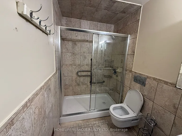 24 Guildford Cres #24 — Photo 6