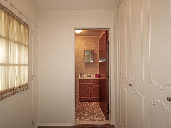 4th image of 46B Buckingham Dr