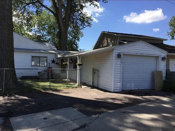 2nd image of 379 Lakeshore Dr