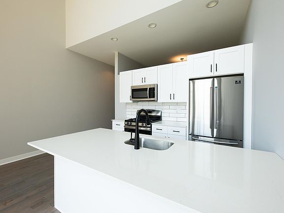 2nd image of 1637 W Chicago Ave #2