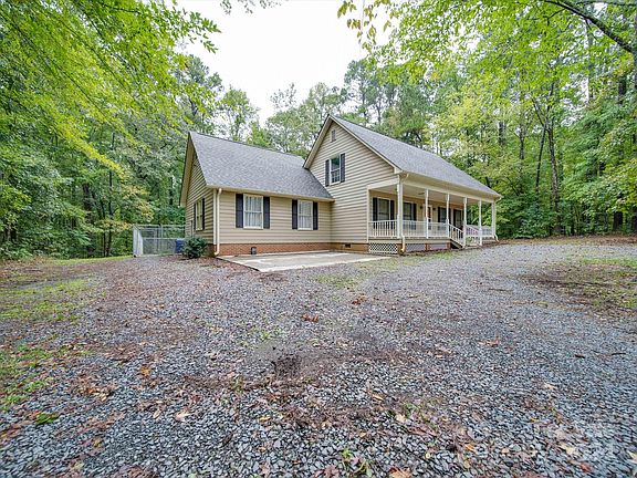 3rd image of 139 Highland Woods Dr