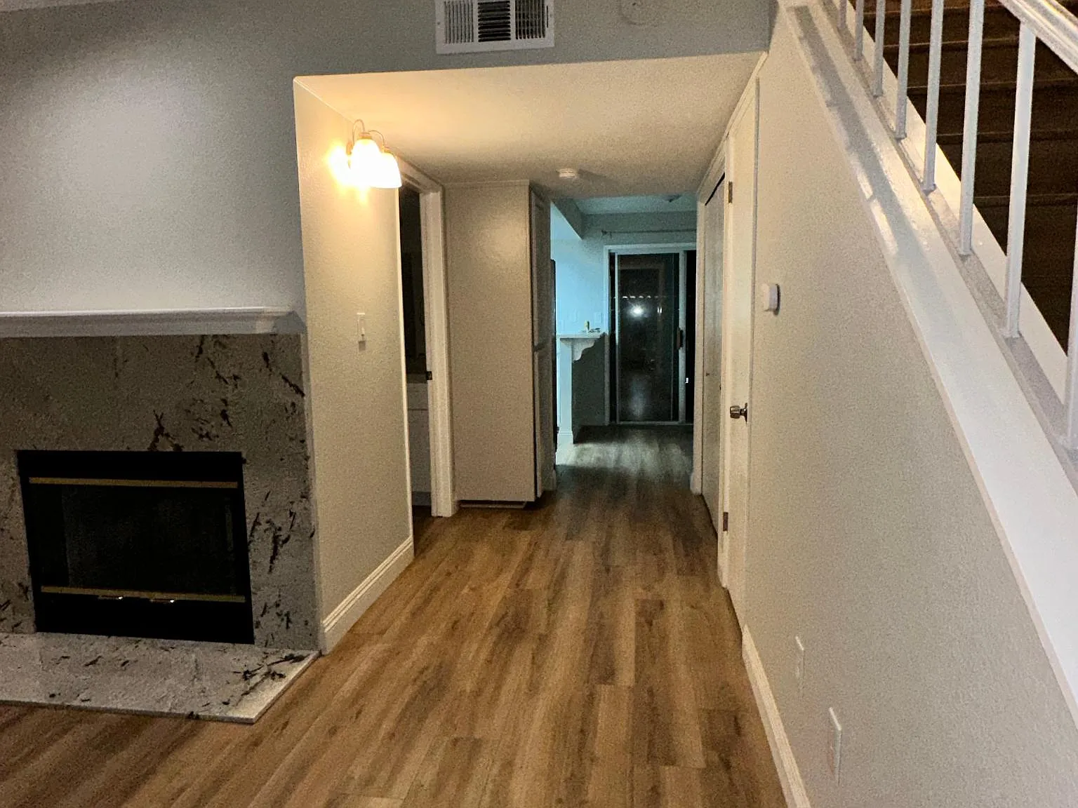 2 bed, 1.5 bath, 1032 sqft, $1,900 — Photo 2