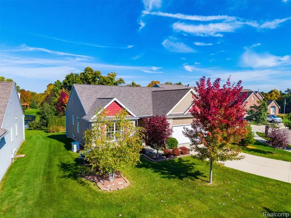1104 Douglas Fir Dr, Howell, MI 48843