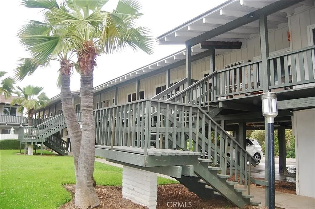 2 bed, 832 sqft, $4,000 — Photo 2