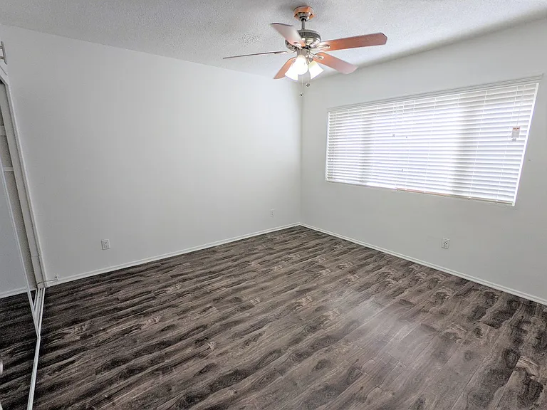 6566 Fountain Ave — Photo 7