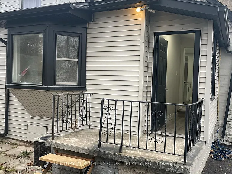 136 Edgemont St N — Photo 31