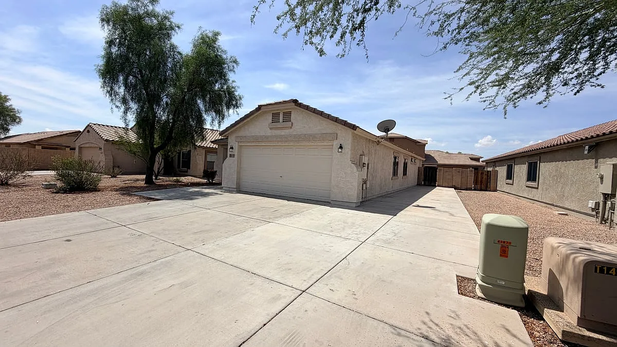 43845 West Arizona Avenue — Photo 3