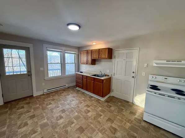 30 Prospect Avenue, 30 Prospect Ave #E, Danielson, CT 06239