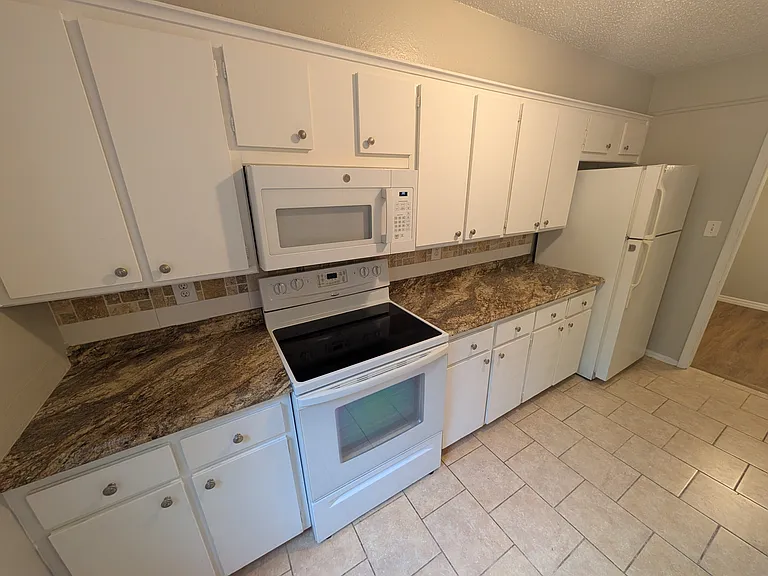 1305 Rebecca Ln — Photo 10