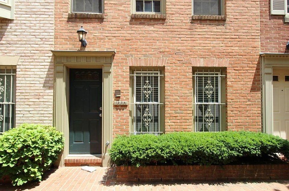 Shared entrance with your upstairs neighbor.