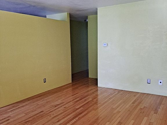 2nd image of 100 Scotland Rd APT D