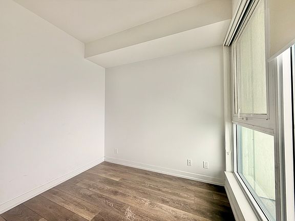 5th image of 898 Portage Pkwy #5612
