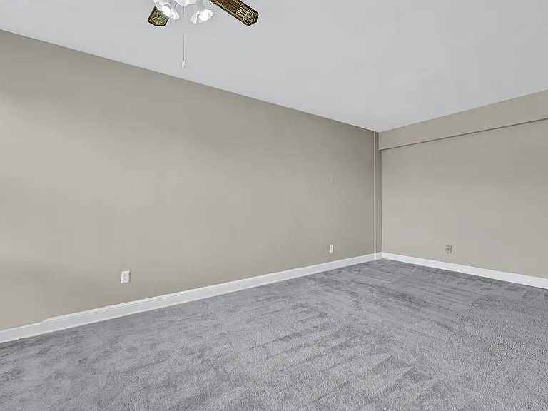 215 C Street Apartments — Photo 19