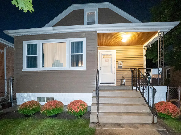 2711 W 98th Pl — Photo 8