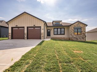 1945 Wheatland Valley Dr, Salina, KS 67401