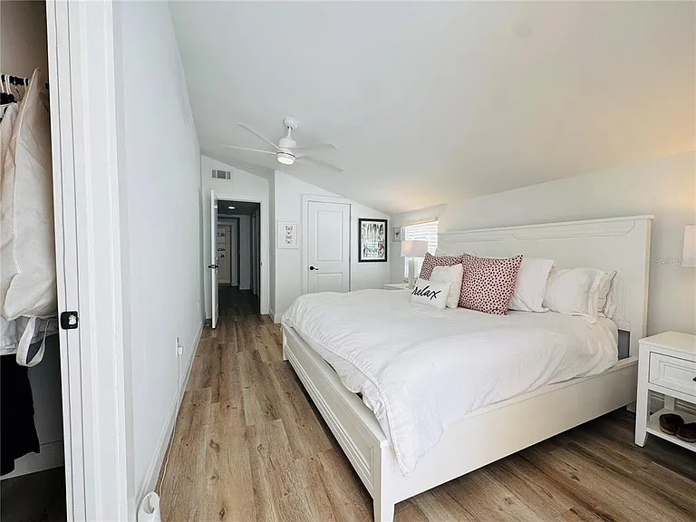 701 Broadway St — Photo 20