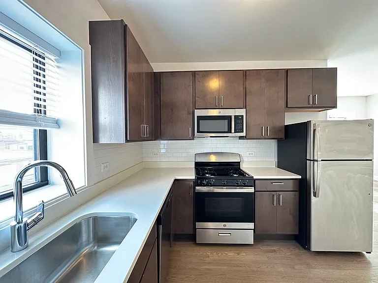 3409 W Fullerton Ave #B3 — Photo 4