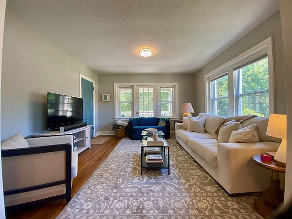 3rd image of 5047-5049 Wyandotte St #5047-3