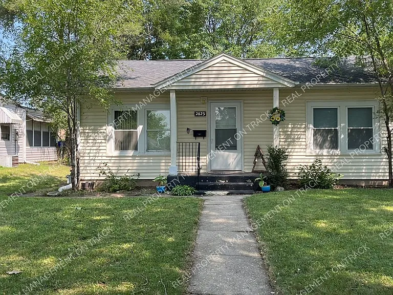 2823 Garfield Dr — Photo 1