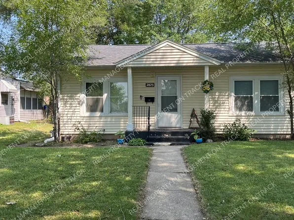 2823 Garfield Dr, Rockford, IL 61101