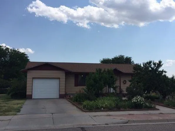 1604 W Olive St, Garden City, KS 67846