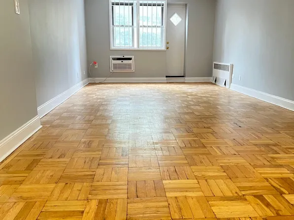 170 E 206th St #1R, Bronx, NY 10458