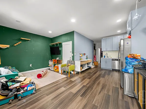 1214 Cortelyou Road image 4 of 10