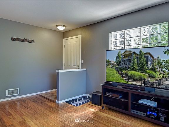 5th image of 1650 25th Avenue NE #2-204