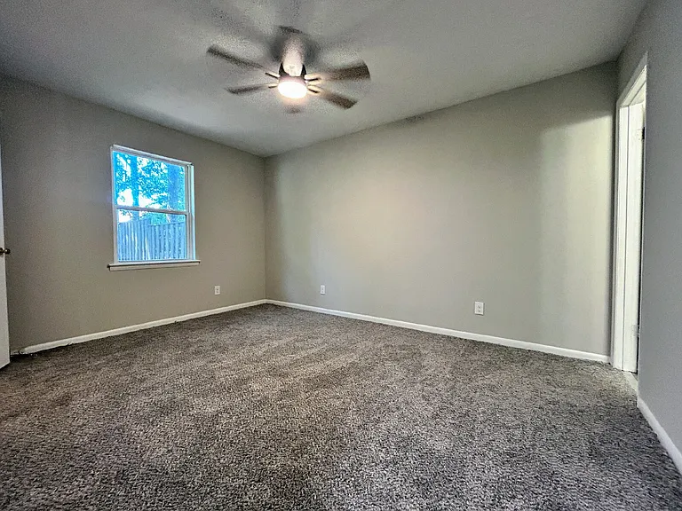 633 Mosswood Ln — Photo 9