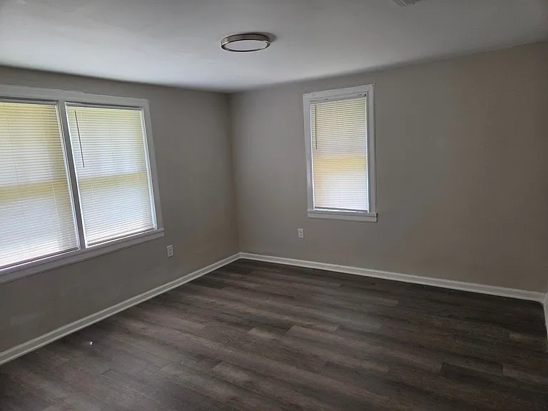 3152 S Stratford Rd — Photo 4