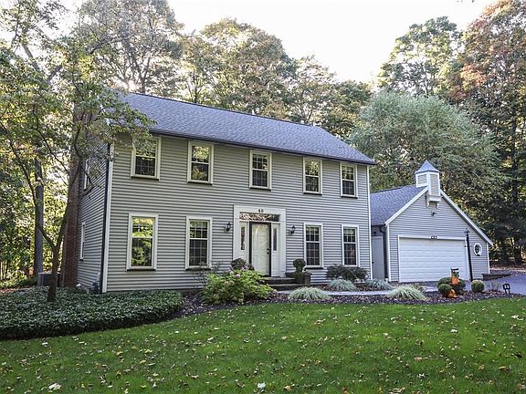 2nd image of 40 Woodridge Dr