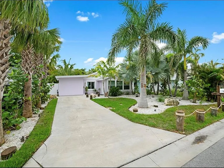 1210 Bay Palm Blvd — Photo 2