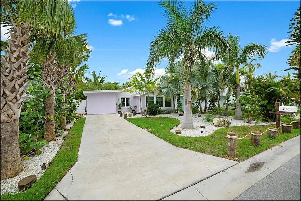 Building Photo - 1210 Bay Palm Blvd