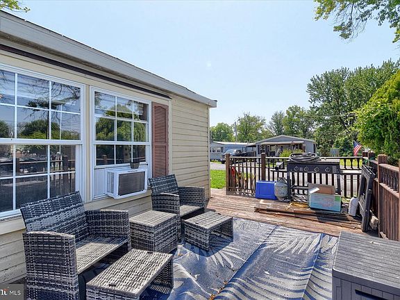 4th image of 320 Caravan Ct