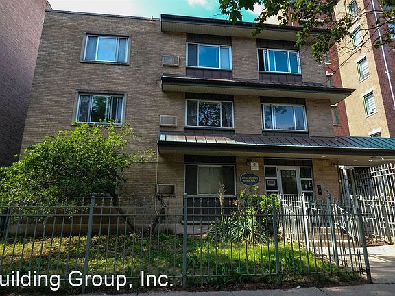 2nd image of 528 W Wellington Ave APT 106