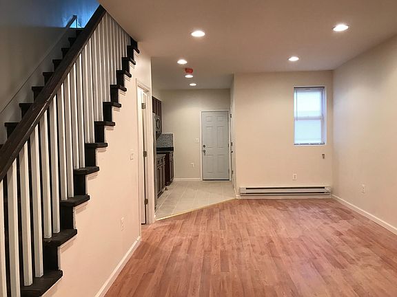 3rd image of 1346 S Corlies St