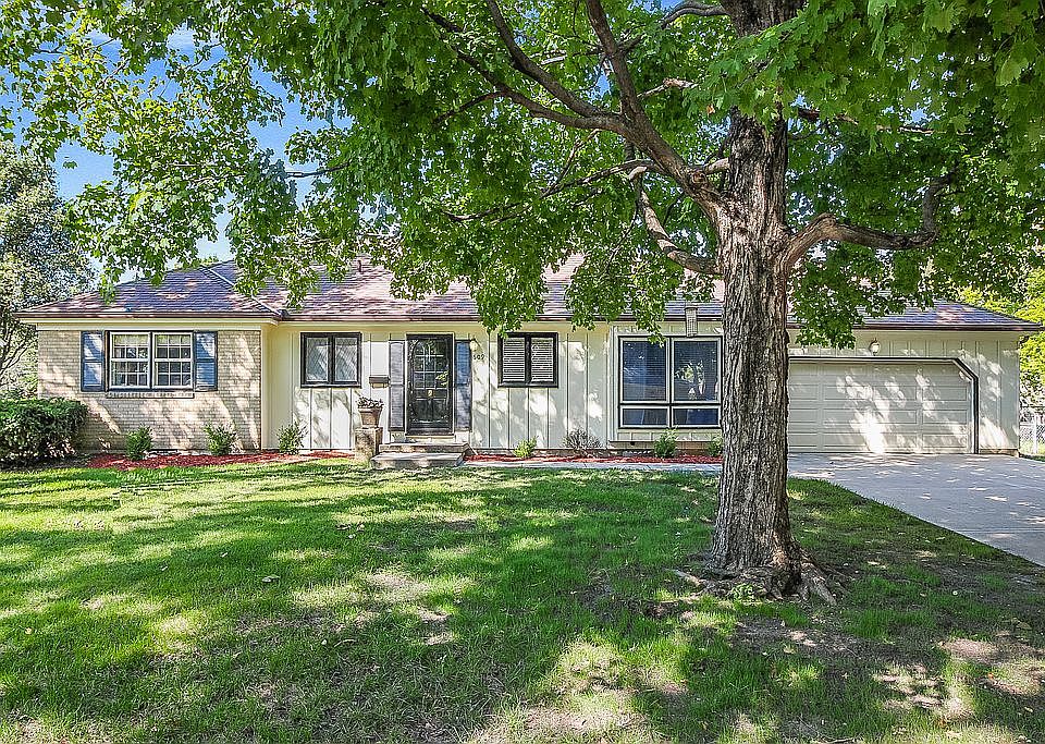 1st image of 609 S Honeysuckle Dr