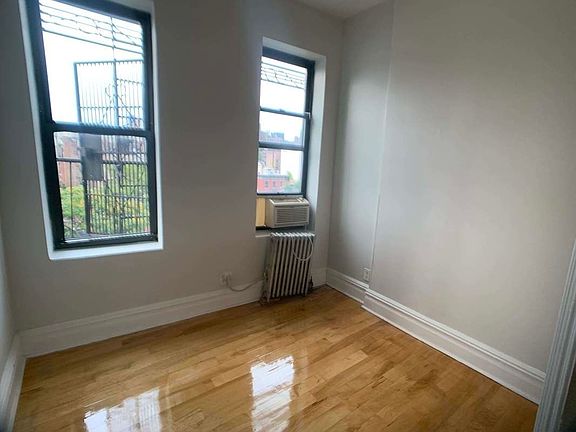 4th image of 39 Christopher St #5AA