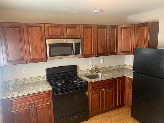 5th image of 671 Southwell Ln #0