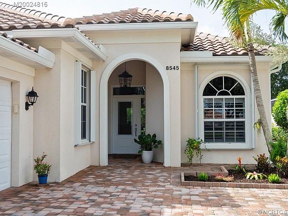 3rd image of 8545 SE Palm Hammock Ln